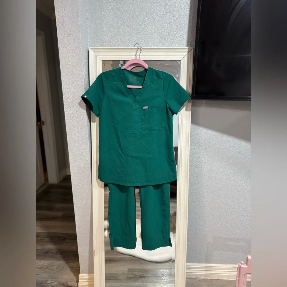 New Figs scrub set - Picture 2 of 4